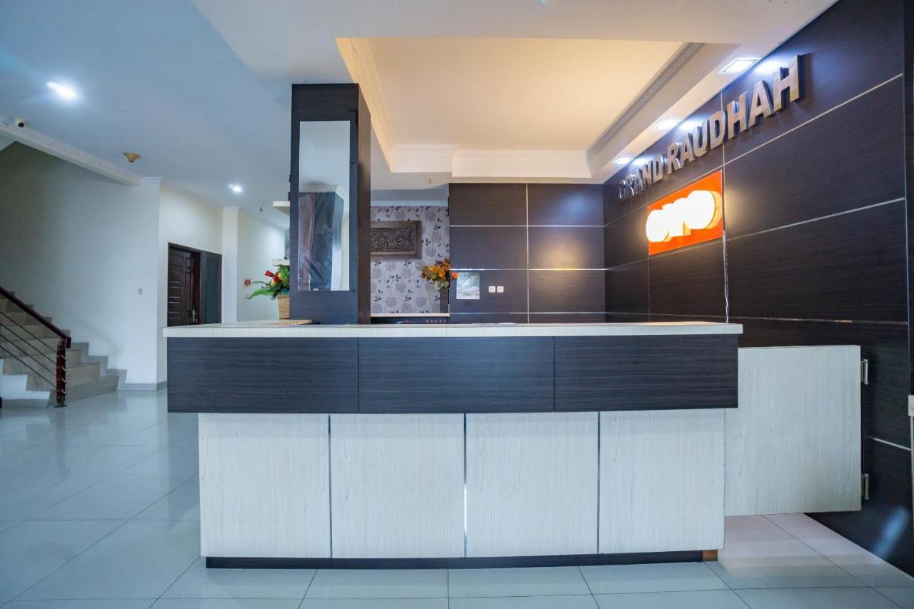 Oyo 2357 Syariah Grand Raudhah Hotel 2*