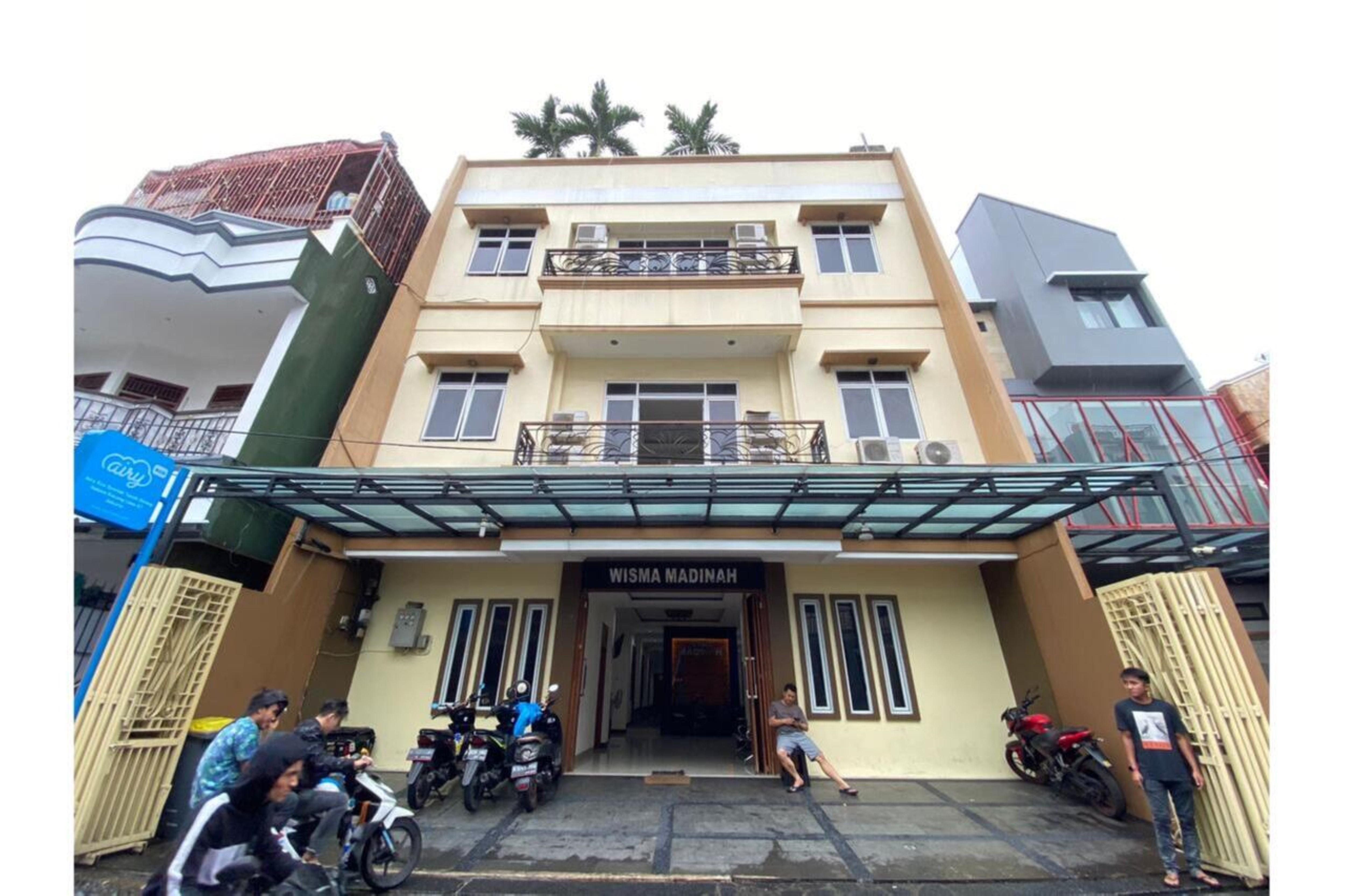 Oyo 2357 Syariah Grand Raudhah 2*