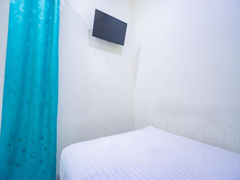Oyo 2357 Syariah Grand Raudhah Hotel 2*
